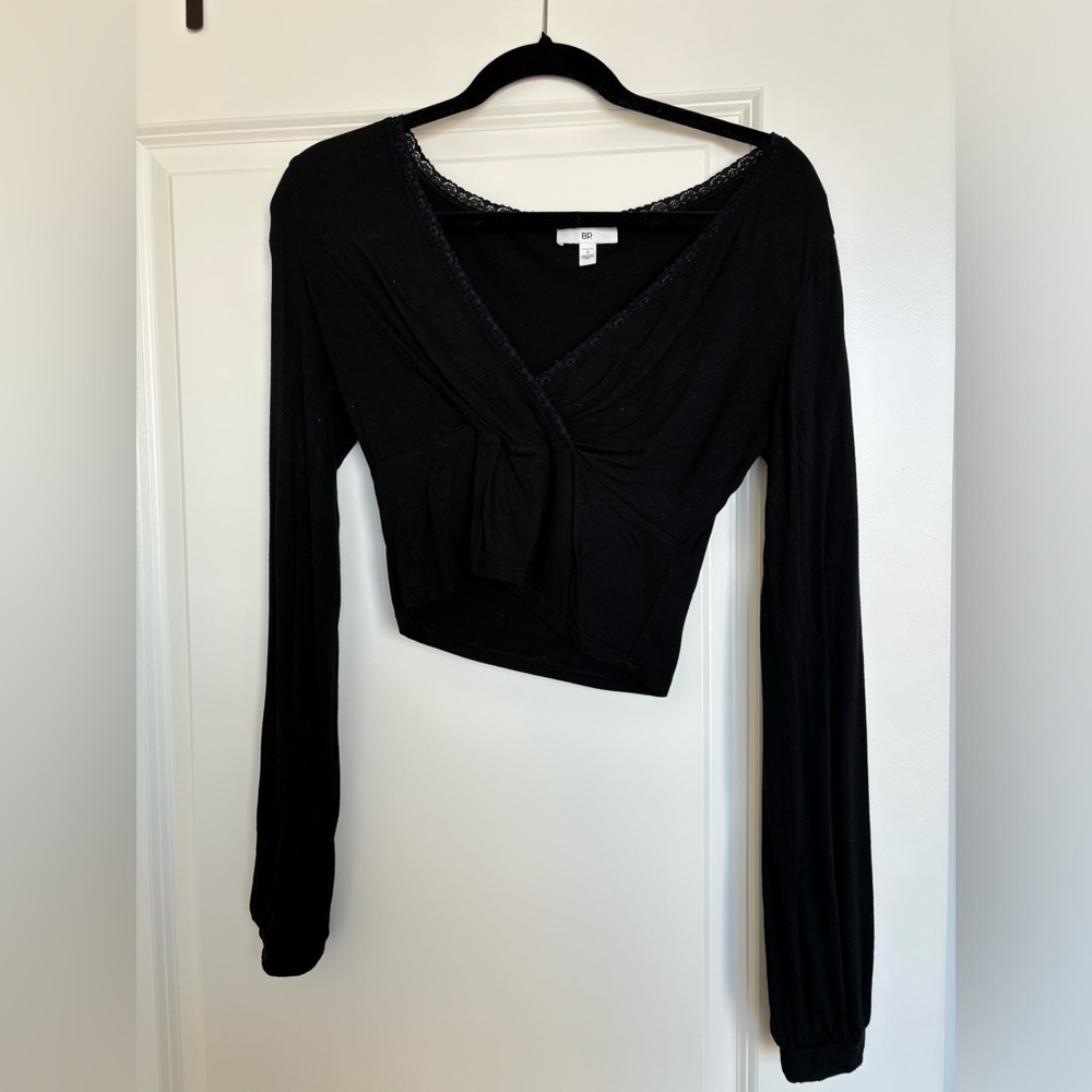 black cropped long sleeve with v neck and lace trim